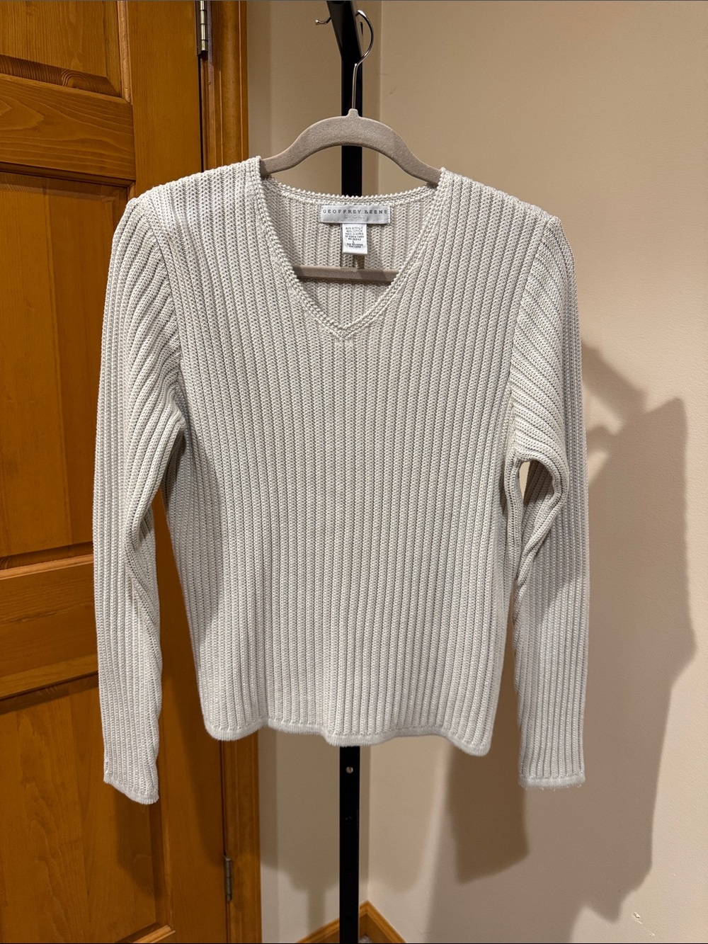 Geoffrey Beene Sport Classic V-Neck Ribbed Sweater in Creamy Taupe Sz L